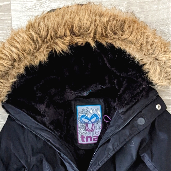 Aritizia TNA Raven Parka - Picture 1 of 7